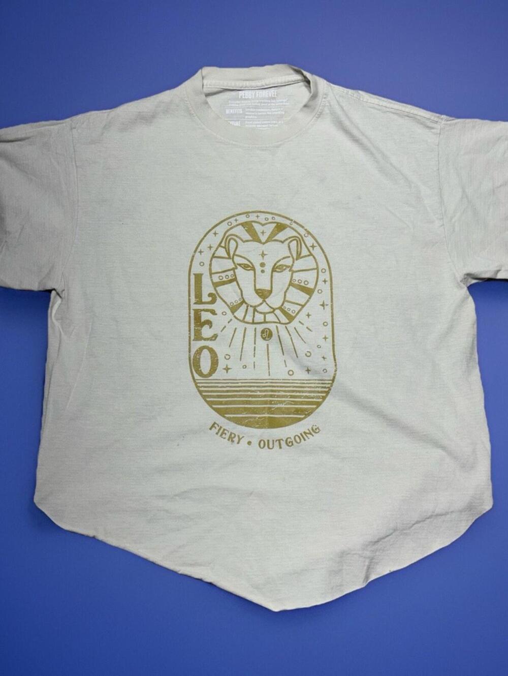Pebby Forevee Shirt Womens Large Beige Leo Zodiac Graphic Top Short Sleeve